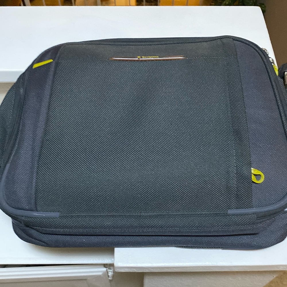 Samsonite carry on bag